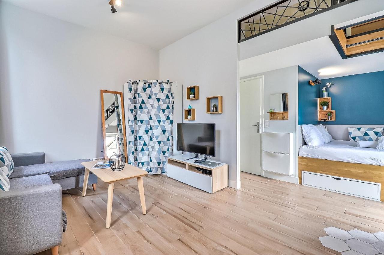Appart Cosy, Mezzanine Clim et Terrasse à 200m de la Gare Apartamento Nîmes Exterior foto