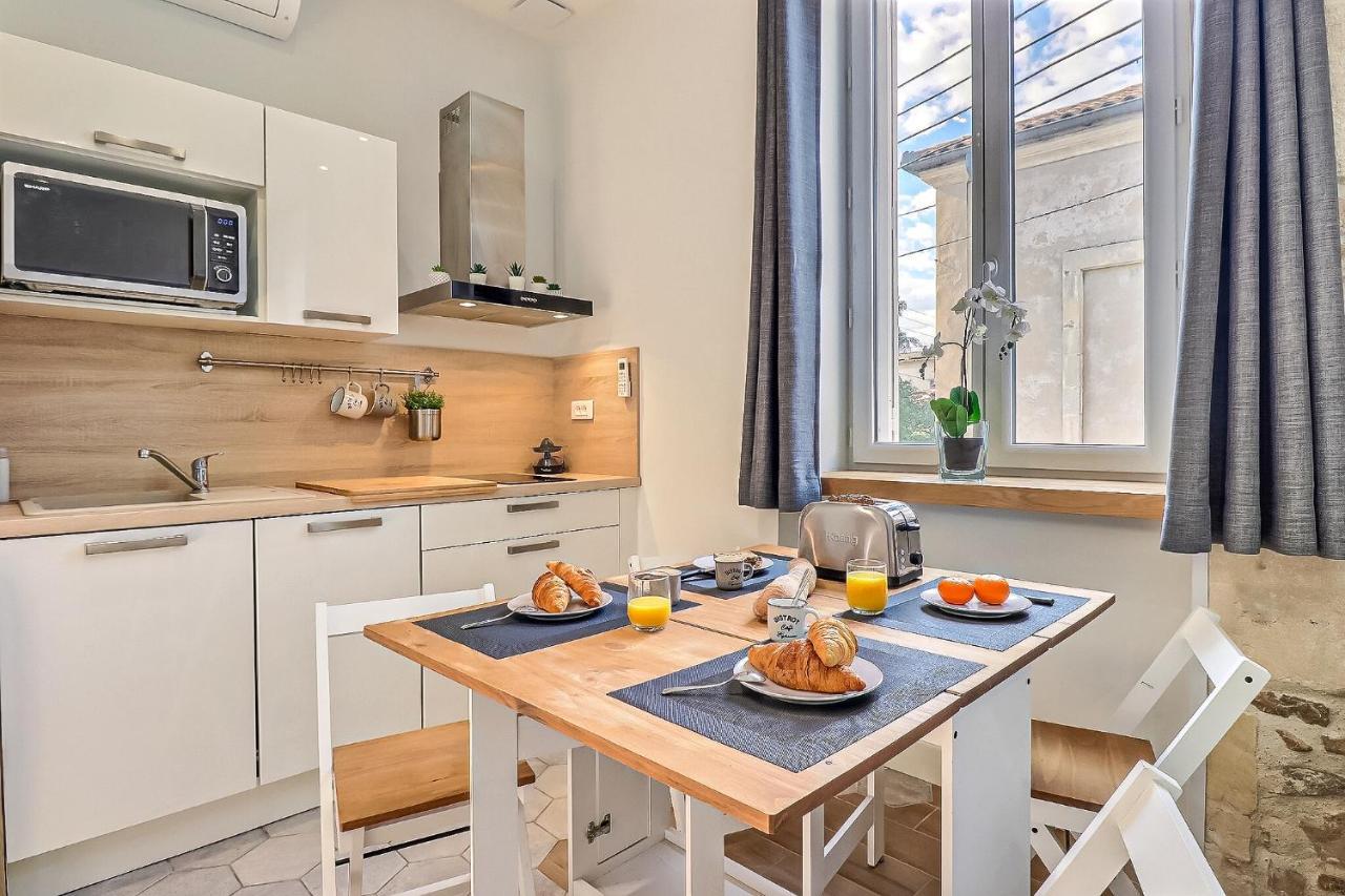 Appart Cosy, Mezzanine Clim et Terrasse à 200m de la Gare Apartamento Nîmes Exterior foto